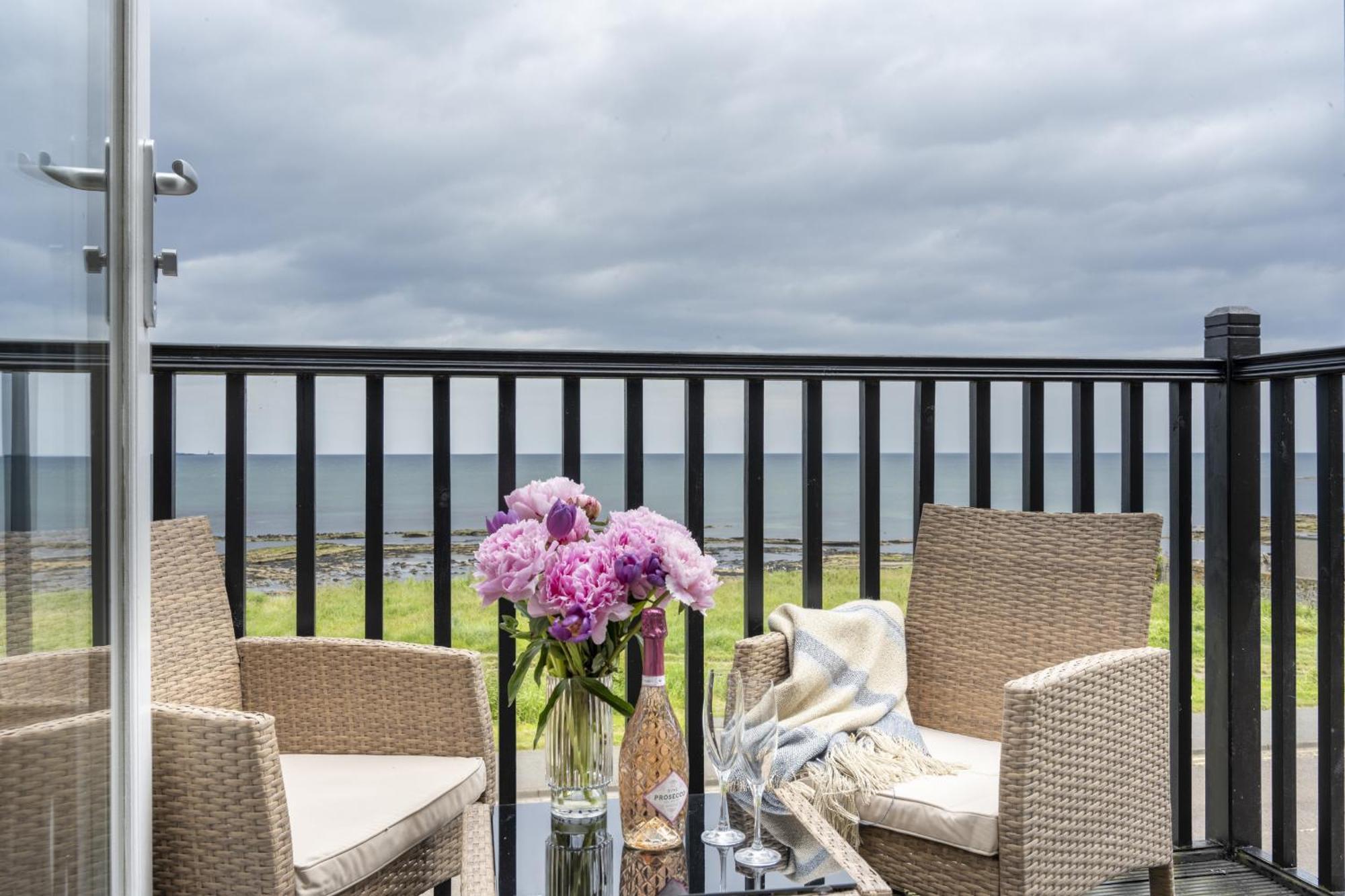 Northern Hideaways, Seascape Seahouses Exterior photo