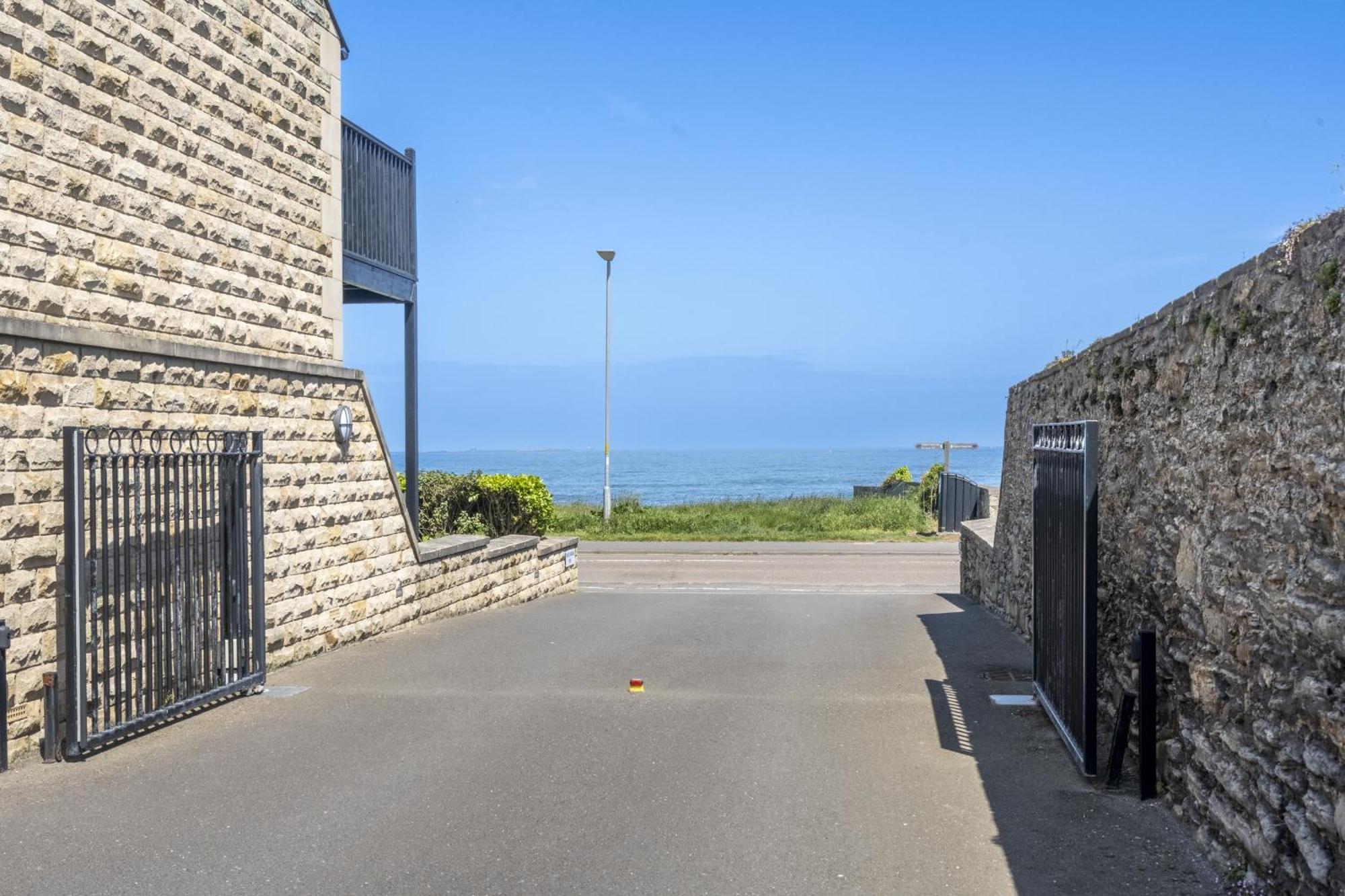 Northern Hideaways, Seascape Seahouses Exterior photo